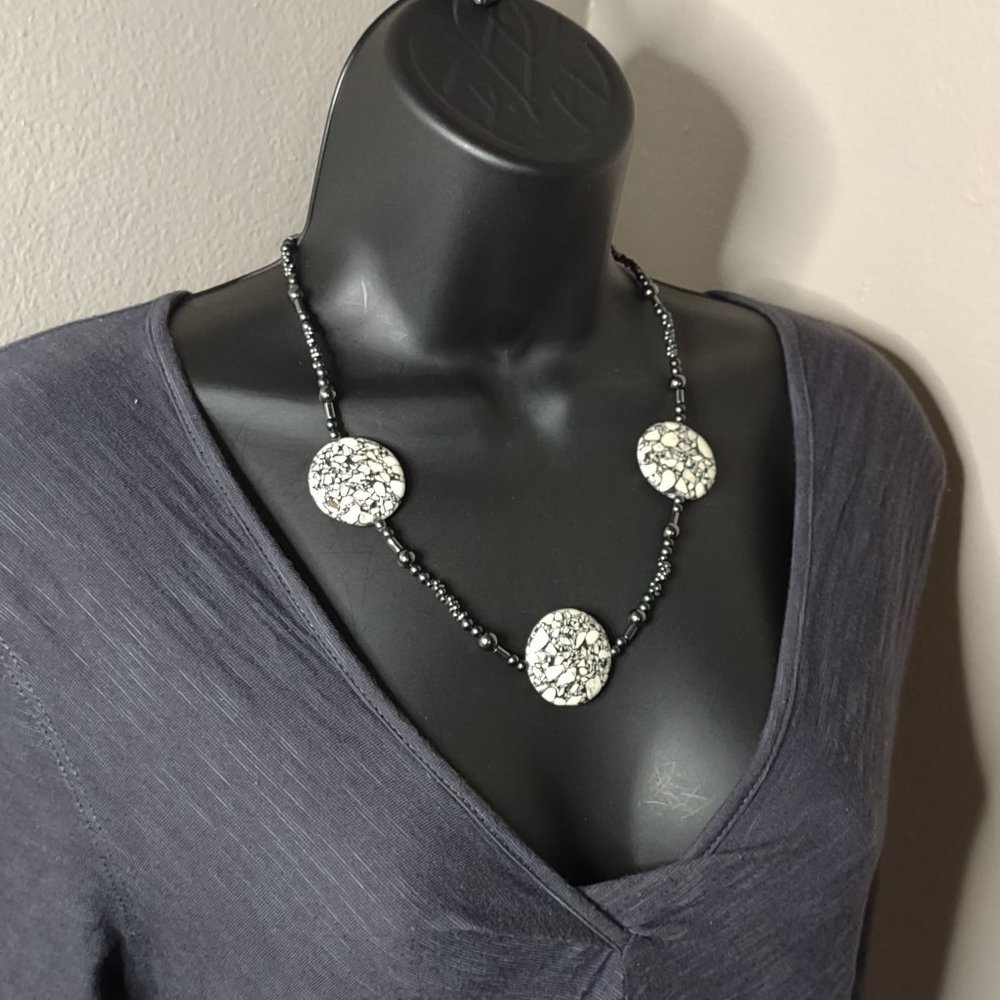 Vintage Pretty Stone And Bead Necklace Adjustable 21 To 22.5 Inches Long